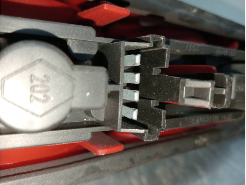 Recambio de piloto trasero izquierdo interior para renault safrane (b54) 2.2 turbodiesel referencia OEM IAM 7700847102  