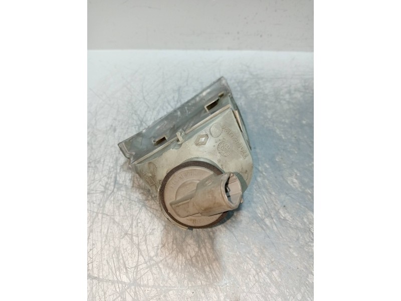 Recambio de piloto delantero izquierdo para renault laguna (b56) 2.2 diesel referencia OEM IAM 7700820126  