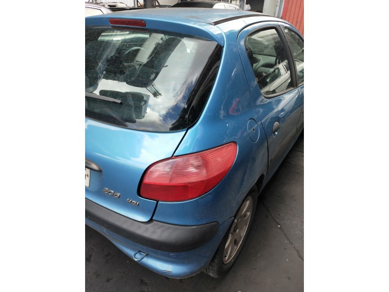 peugeot 206 berlina del año 2001
