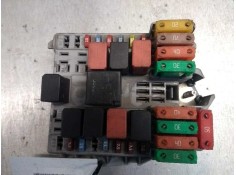 Recambio de caja reles / fusibles para fiat linea (110) 1.3 16v jtd cat referencia OEM IAM 51799849  