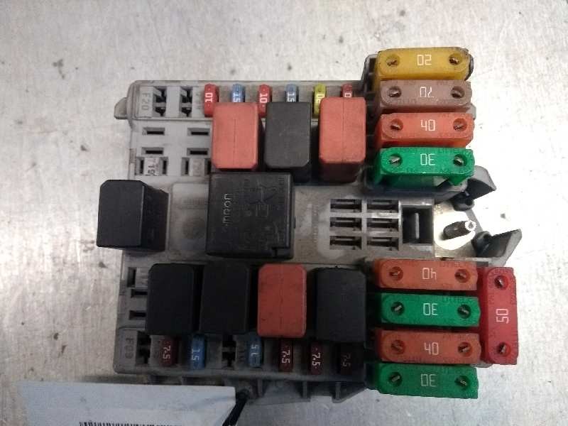 Recambio de caja reles / fusibles para fiat linea (110) 1.3 16v jtd cat referencia OEM IAM 51799849  
