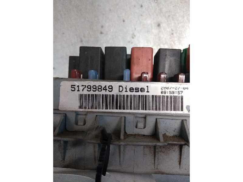 Recambio de caja reles / fusibles para fiat linea (110) 1.3 16v jtd cat referencia OEM IAM 51799849  