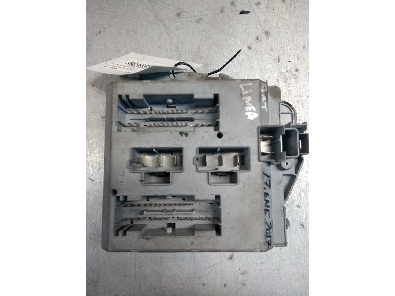 Recambio de caja reles / fusibles para fiat linea (110) 1.3 16v jtd cat referencia OEM IAM 51799849  