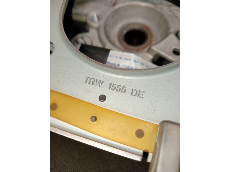 Recambio de volante para toyota avensis wagon (t25) 2.0 d-4d executive referencia OEM IAM F41592 TRW1555DE 