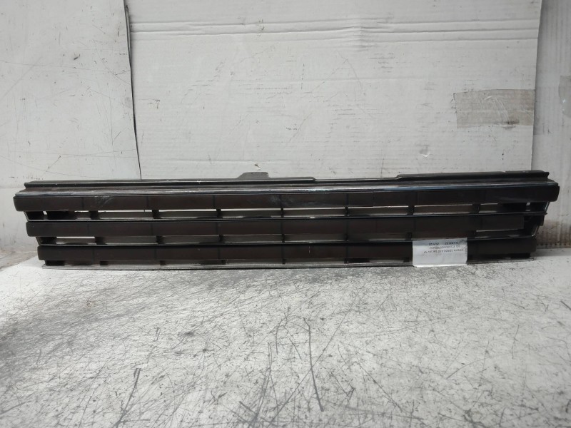 Recambio de rejilla delantera para toyota corolla 1.6 referencia OEM IAM   