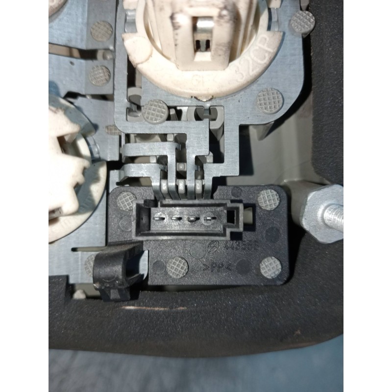 Recambio de piloto trasero derecho interior para opel vectra c caravan elegance referencia OEM IAM 24469464  