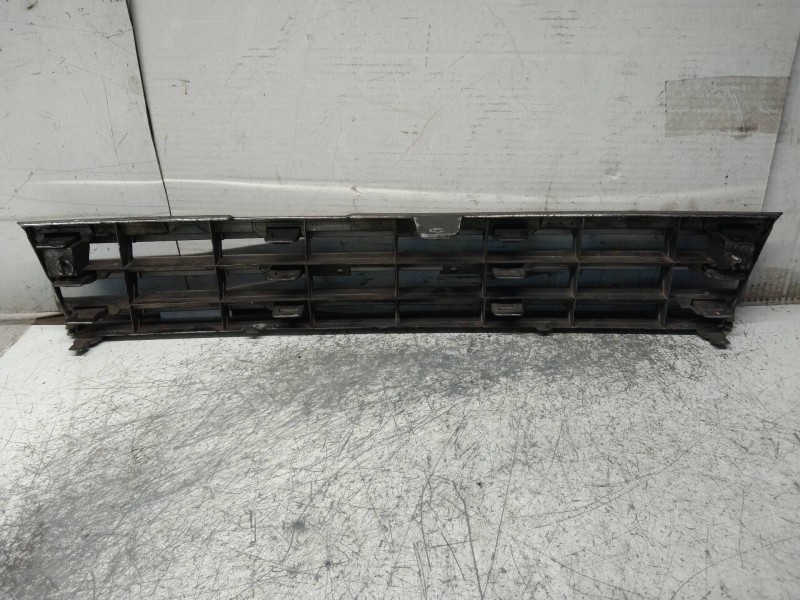 Recambio de rejilla delantera para toyota corolla 1.6 referencia OEM IAM   