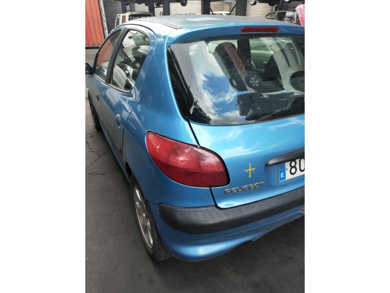 peugeot 206 berlina del año 2001