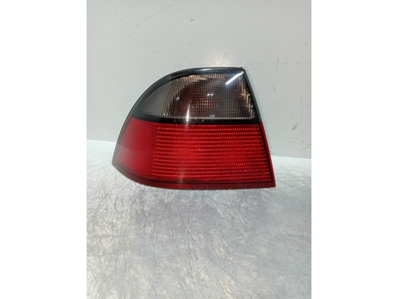 Recambio de piloto trasero izquierdo para saab 9-3 berlina 1.8i arc referencia OEM IAM   