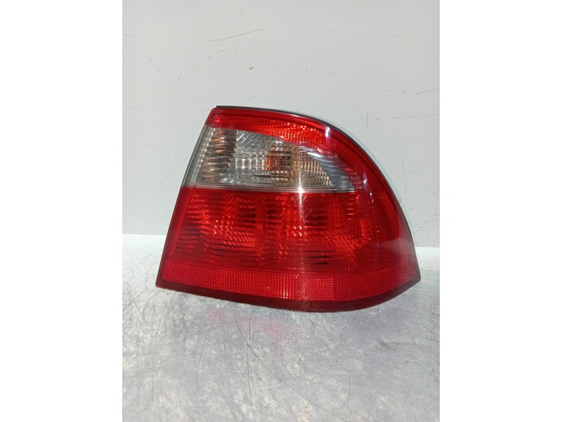 Recambio de piloto trasero derecho para saab 9-5 berlina 2.0 cat referencia OEM IAM   