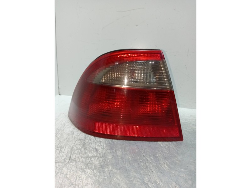 Recambio de piloto trasero izquierdo para saab 9-5 berlina 2.2 tid arc referencia OEM IAM   