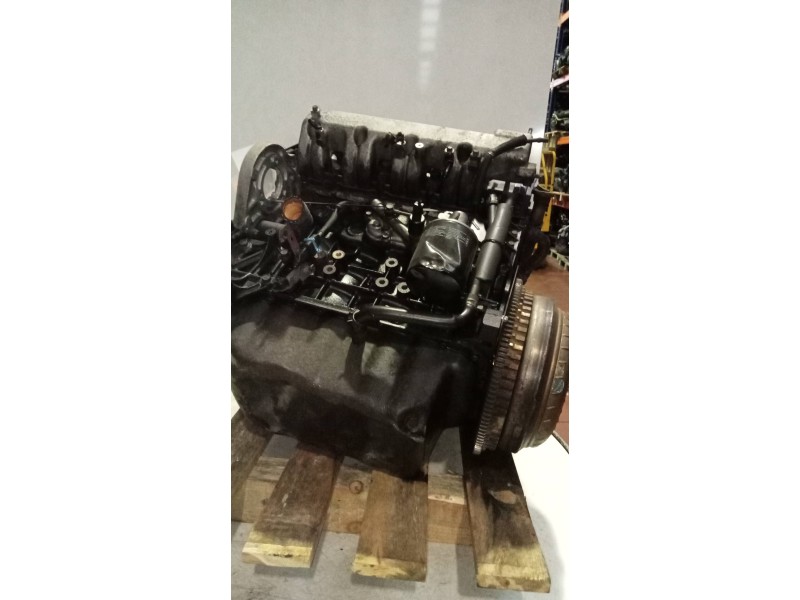 Recambio de despiece motor para kia carnival ii 2.9 crdi lx referencia OEM IAM J3  