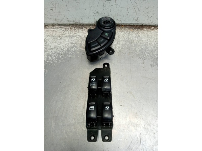 Recambio de mando elevalunas delantero izquierdo para hyundai santa fe (sm) 2.0 crdi cat referencia OEM IAM 9357026100 935302600