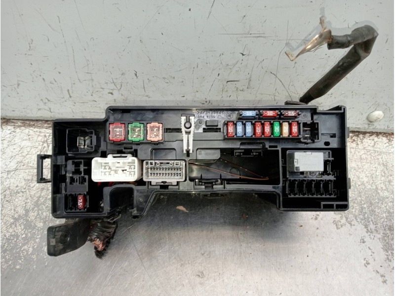 Recambio de caja reles / fusibles para peugeot 106 (s2) max d referencia OEM IAM 7710D16 0017 