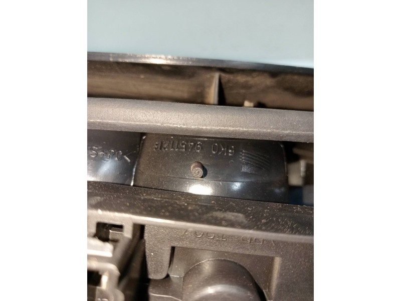 Recambio de piloto trasero derecho para seat cordoba vario (6k5) signo referencia OEM IAM 6K0945112B  