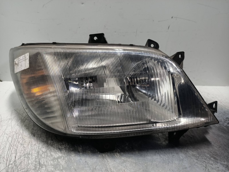 Recambio de faro derecho para mercedes sprinter 02.00  caja cerrada 208 cdi (901.6/902.661-662) referencia OEM IAM   