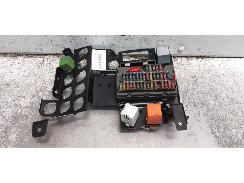 Recambio de caja reles / fusibles para citroen xantia berlina 1.9 td sx referencia OEM IAM 9568084080  