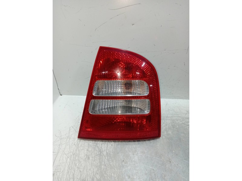 Recambio de piloto trasero derecho para skoda octavia berlina (1u2) 1.9 tdi referencia OEM IAM 1U6945112  