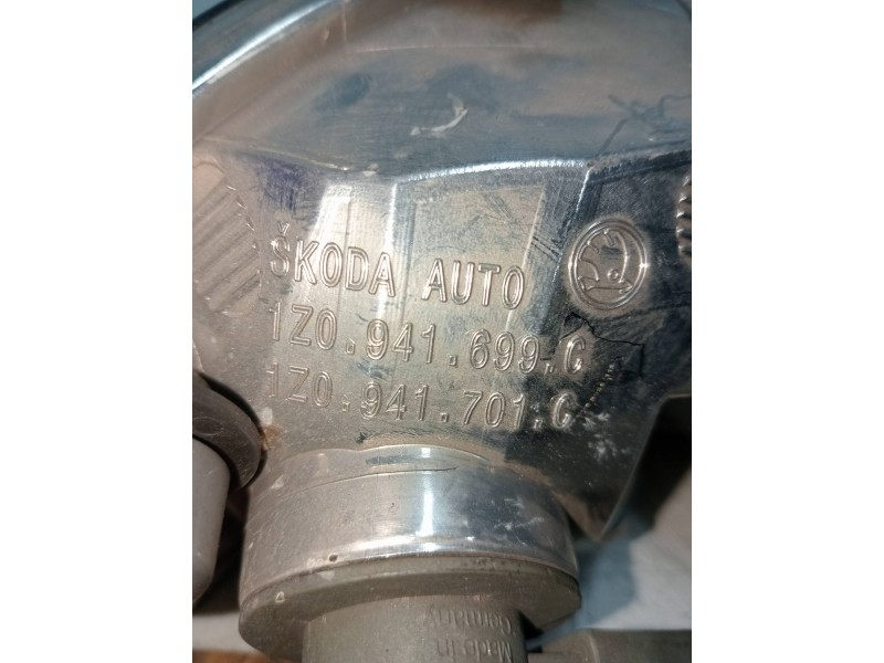Recambio de faro antiniebla izquierdo para skoda octavia berlina (1z3) 1.6 tdi dpf referencia OEM IAM 1Z0941699  