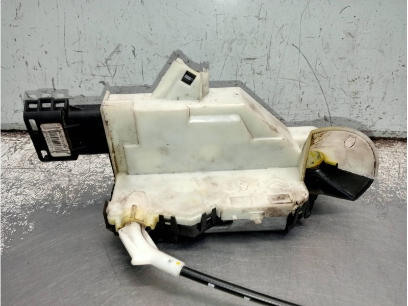 Recambio de motor cierre centralizado trasero izquierdo para peugeot partner kombi referencia OEM IAM 828418  6P