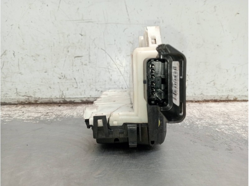 Recambio de motor cierre centralizado trasero derecho para peugeot partner kombi referencia OEM IAM 828423 6P LATERAL (PUERTA CO
