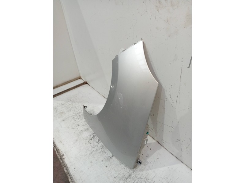 Recambio de aleta delantera izquierda para renault scenic iii referencia OEM IAM   