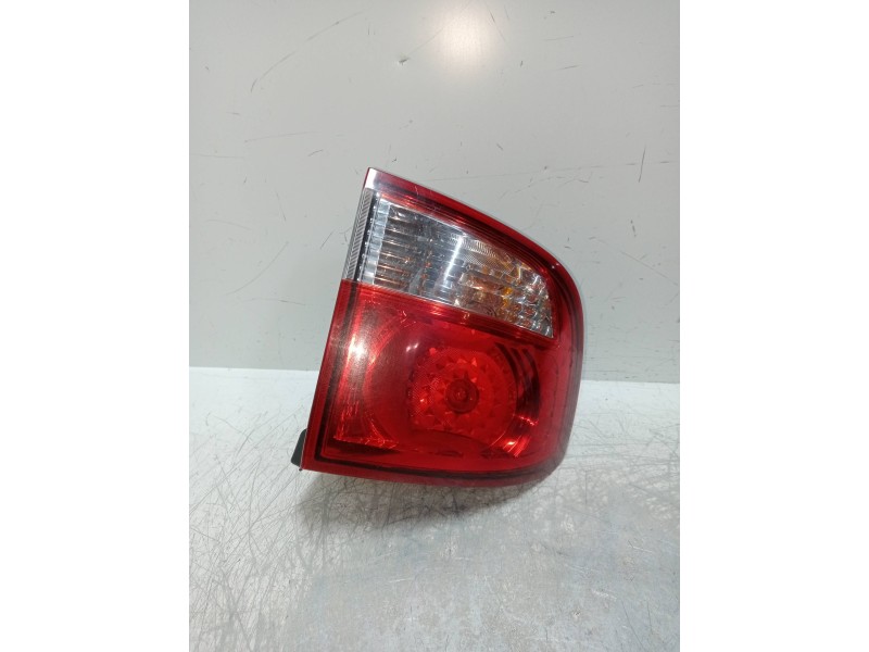 Recambio de piloto trasero izquierdo para ssangyong kyron referencia OEM IAM    Recambio de piloto trasero izquierdo para ssangyong kyron referencia OEM IAM