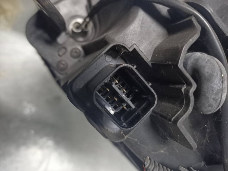 Recambio de faro derecho para kia carens 2.0 crdi ex monovolumen referencia OEM IAM   