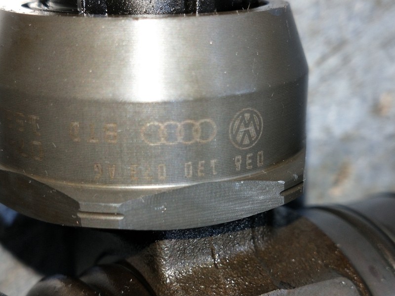 Recambio de inyector para volkswagen fox (5z1) básico referencia OEM IAM 0414720215 038130073AG BOSCH