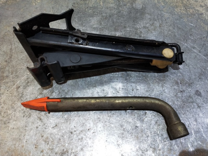 Recambio de gato para ford fiesta berl./courier si referencia OEM IAM   