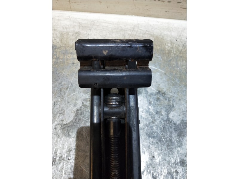 Recambio de gato para ford fiesta berl./courier si referencia OEM IAM   