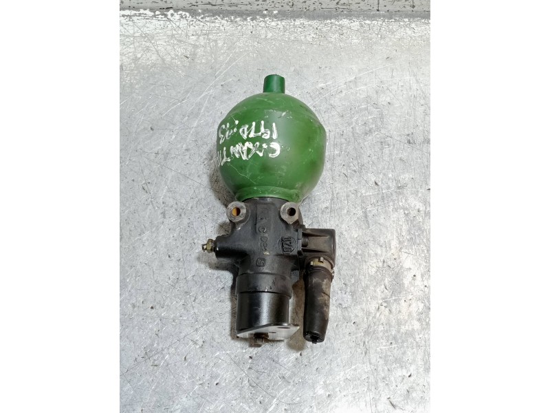 Recambio de acumulador central amortiguacion para citroen xantia berlina 1.9 td sx referencia OEM IAM 96154588  