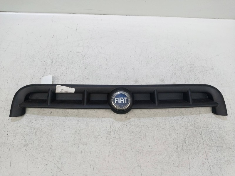 Recambio de rejilla delantera para fiat doblo cargo (223) 1.9 diesel cat referencia OEM IAM   