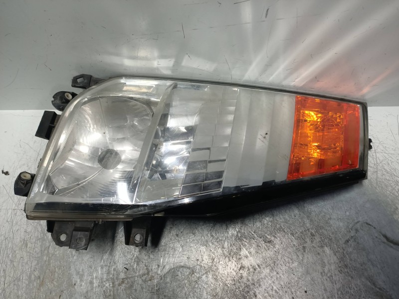 Recambio de faro derecho para nissan cabstar 09.06 2.5 diesel referencia OEM IAM   