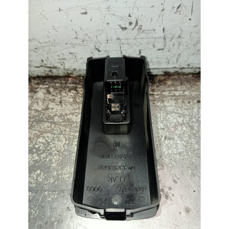 Recambio de mando elevalunas delantero derecho para opel vectra c caravan elegance referencia OEM IAM 09186959 07045T 