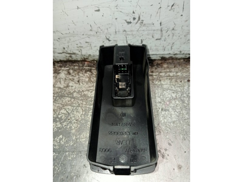 Recambio de mando elevalunas delantero derecho para opel vectra c caravan elegance referencia OEM IAM 09186959 07045T 