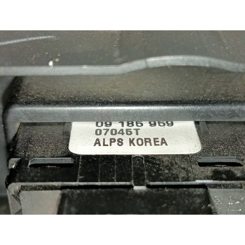 Recambio de mando elevalunas delantero derecho para opel vectra c caravan elegance referencia OEM IAM 09186959 07045T 