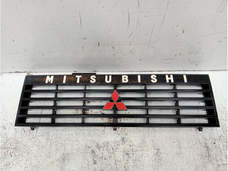 Recambio de rejilla delantera para mitsubishi montero (l040) 2500 td (2-ptas.) referencia OEM IAM   