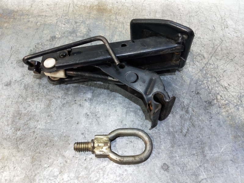 Recambio de gato para ford fiesta berlina básico referencia OEM IAM   