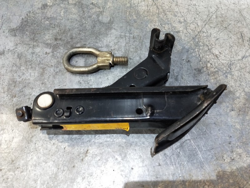 Recambio de gato para ford fiesta berlina básico referencia OEM IAM   