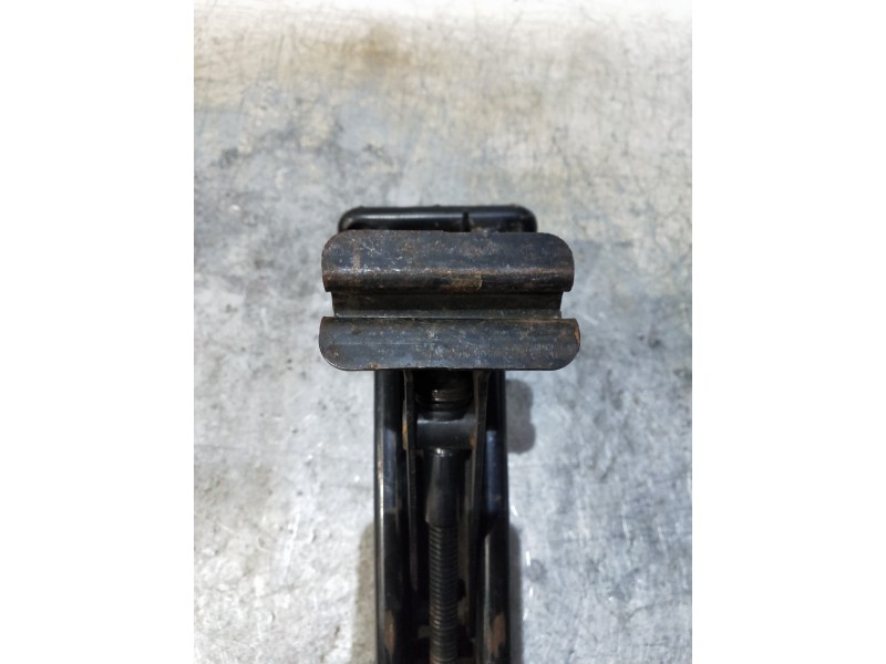 Recambio de gato para ford fiesta berlina básico referencia OEM IAM   