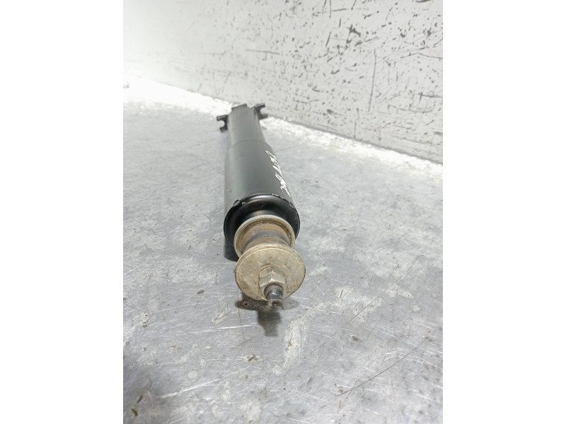 Recambio de amortiguador trasero izquierdo para mitsubishi montero (l040) 2500 td (2-ptas.) referencia OEM IAM   