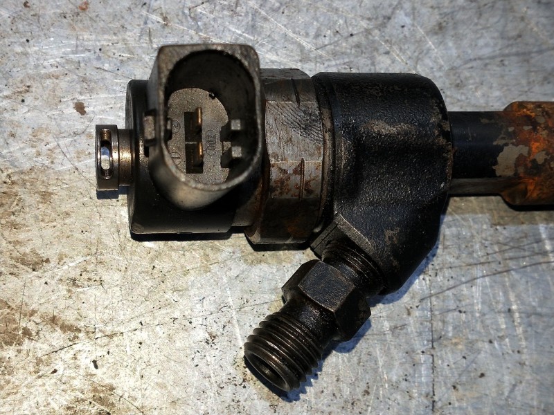 Recambio de inyector para mercedes clase clk (w209) coupe 270 cdi (209.316) referencia OEM IAM 0445110177  BOSCH