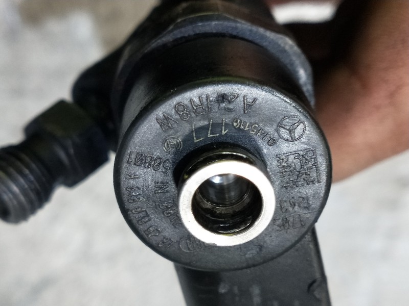 Recambio de inyector para mercedes clase clk (w209) coupe 270 cdi (209.316) referencia OEM IAM 0445110177  BOSCH