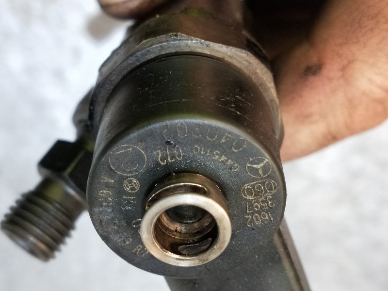 Recambio de inyector para mercedes clase c (w203) sportcoupe c 220 cdi (203.706) referencia OEM IAM 0445110072  BOSCH