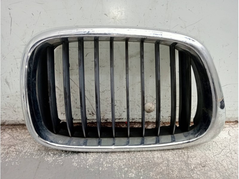 Recambio de rejilla delantera para bmw serie 5 berlina (e39) 520d referencia OEM IAM   DERECHA