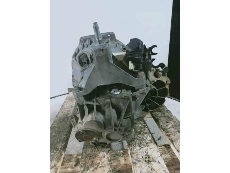 Recambio de caja cambios para ford focus berlina (cak) ambiente referencia OEM IAM YS4R7002MA 1GD20D28 000501 5V