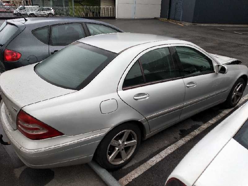 mercedes clase c (w203) berlina del año 2003
