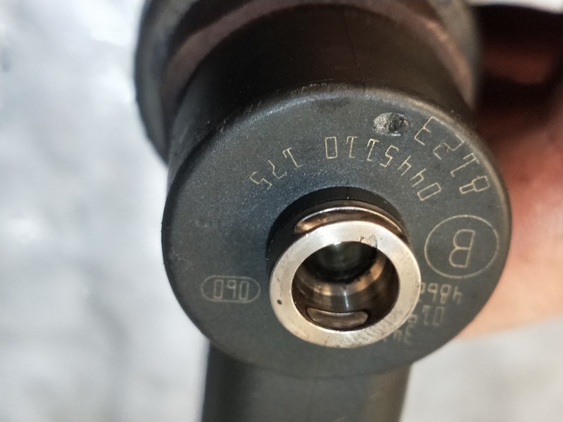 Recambio de inyector para opel astra h caravan cosmo referencia OEM IAM 0445110175  BOSCH