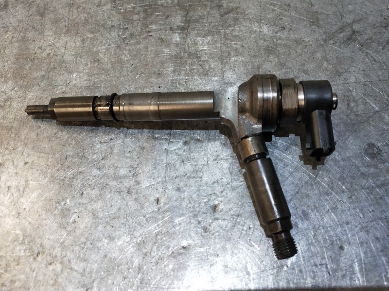 Recambio de inyector para opel astra h caravan cosmo referencia OEM IAM 0445110175  BOSCH
